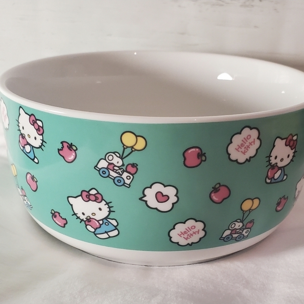 Hello Kitty Green and White Food Storage Bowl